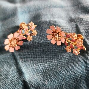 Vintage Pink and Gold Rhinestone Flower Screw Back Earrings